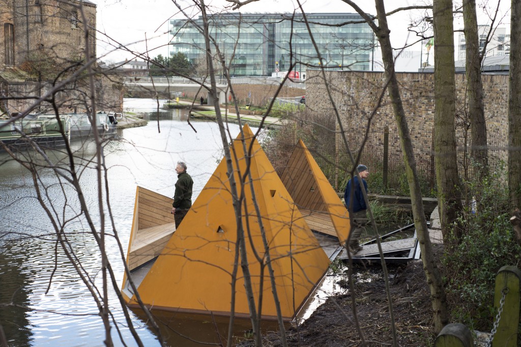 52fdff33e8e44e3cd0000131_aor-unveil-floating-platform-for-the-london-wildlife-trust_viewpoint_from_camley_street_maxcreasy_bd_image