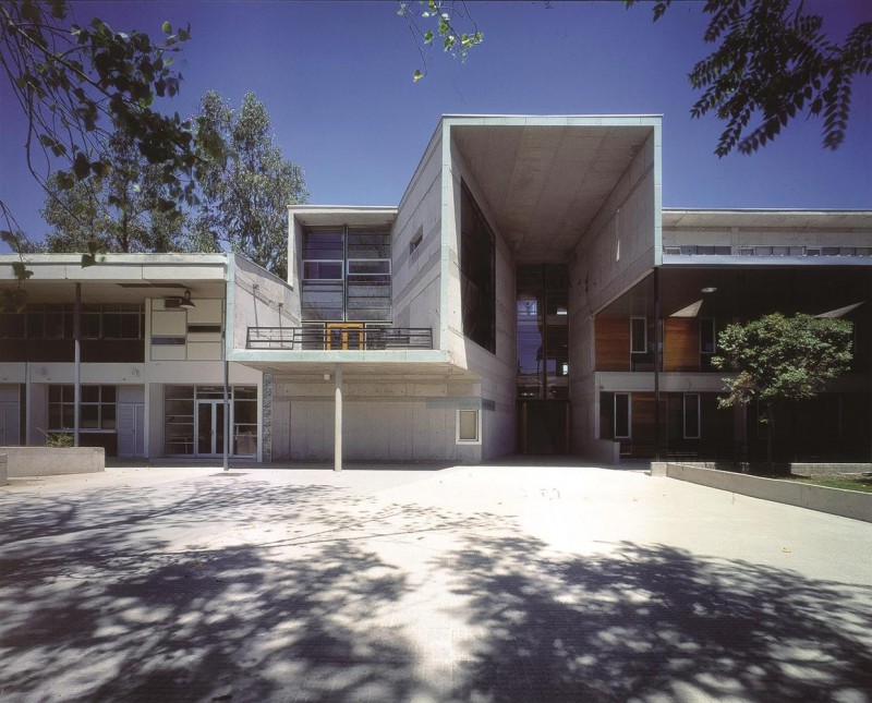 Mathematics School, Universidad Católica de Chile. Santiago, Chile 1999. Zdjęcie © Tadeuz Jalocha