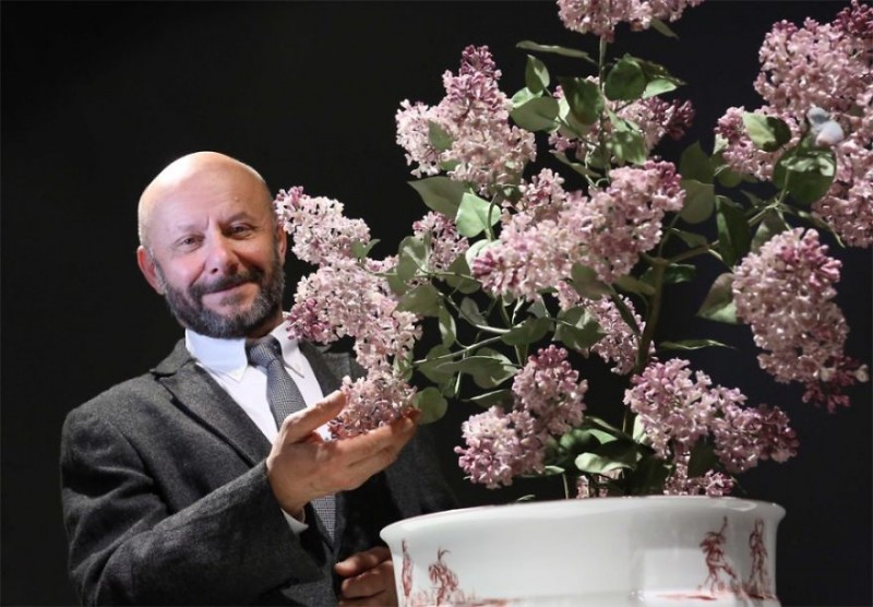 the-ukrainian-man-who-grows-porcelain-flowers-11__880