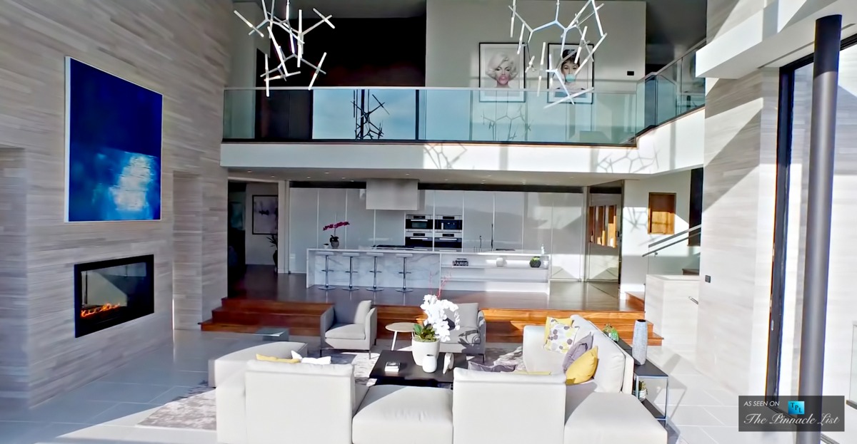 Luxury-Residence-Living-Room-white-design